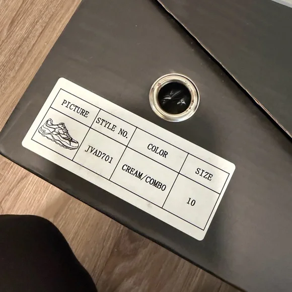 Fashion Nova Men's Sneakers in Cream and Tan - Picture 7 of 7